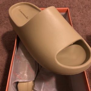 Playoff khaki rubber sz 7UK siz 9US they run small